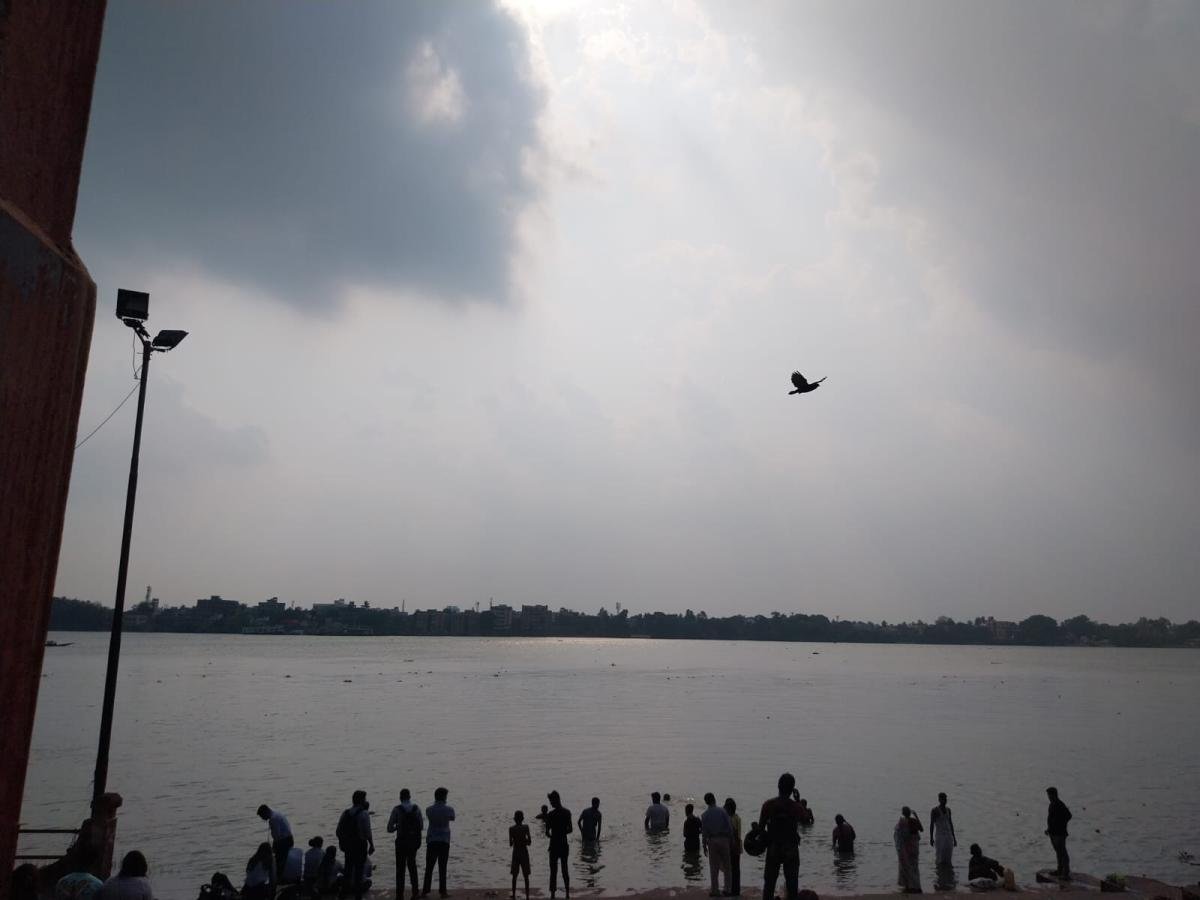 Sunlight-on-the-banks-of-the-Ganges-Olivia-Mondal-1