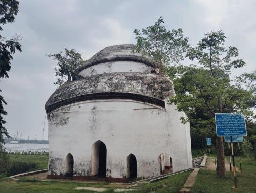 A-ruined-faded-example-of-history-Manomita-Kundu-2
