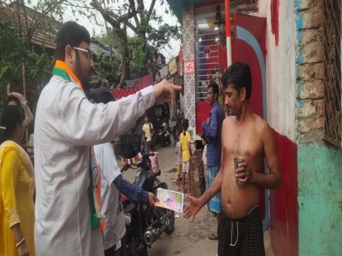 Ashutosh-the-Congress-candidate-from-Rashbehari-is-desperate-to-win-the-hearts-of-the-people-1